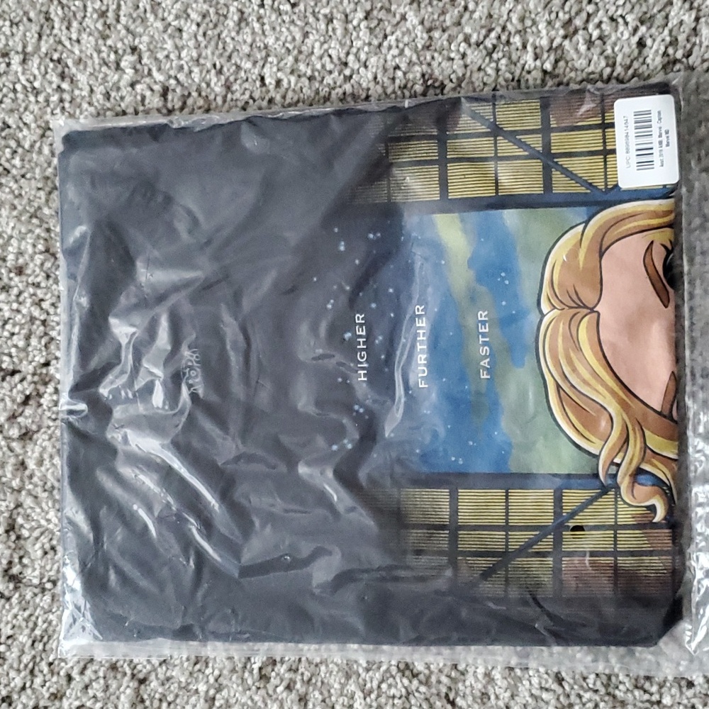 Captain Marvel T-Shirt Brand New